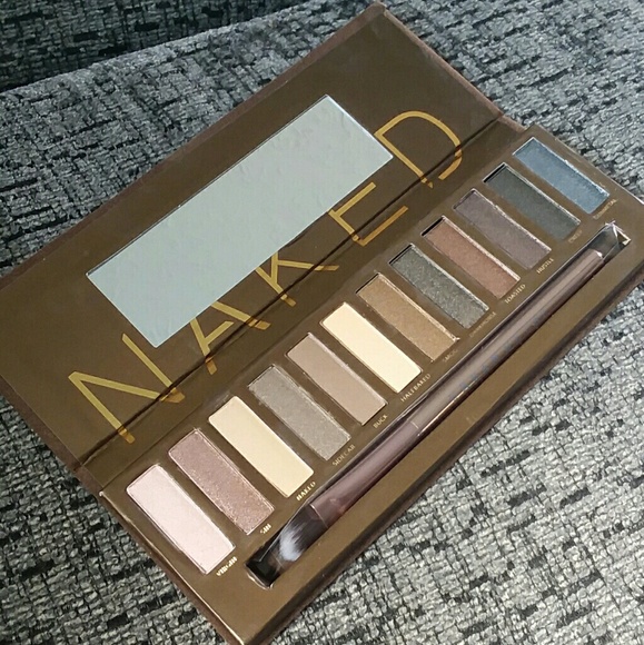 New URBAN DECAY Naked Eyeshadow Palette - Picture 4 of 5